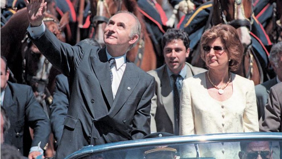 Había nacido en Córdoba el 15 de septiembre de 1937, se recibió de abogado a los 21 años con Medalla de Honor en la UNC y fue tres veces senador antes de ocupar cargos ejecutivos