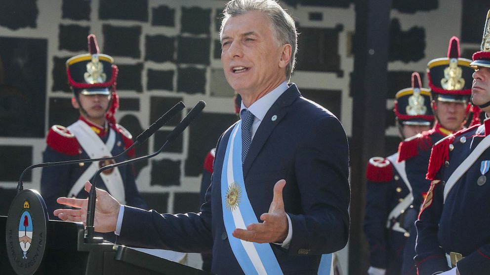 Macri encabezó el acto por el 9 de Julio en Tucumán, y luego presidió el desfile militar en Palermo