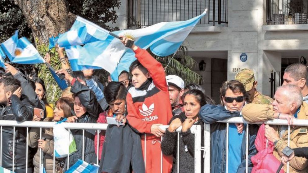 Desfile por la Independencia: tanques, caballos y aeronaves, los preferidos por los chicos