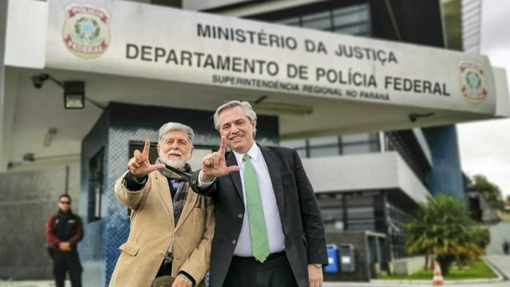 "Lula libre", expresan Fernández y Celso Amorin, antes de ingresar a la prisión