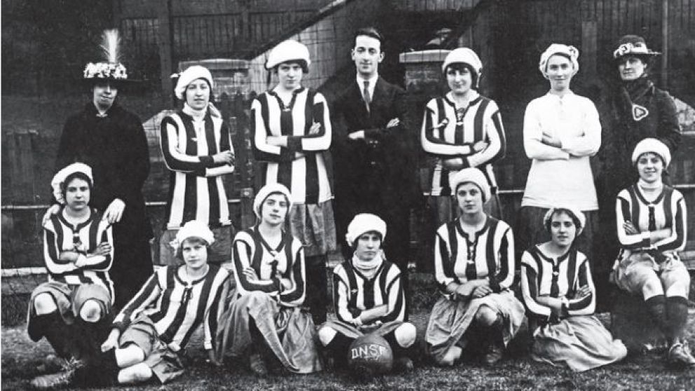Fútbol femenino: un recorrido histórico en fotos