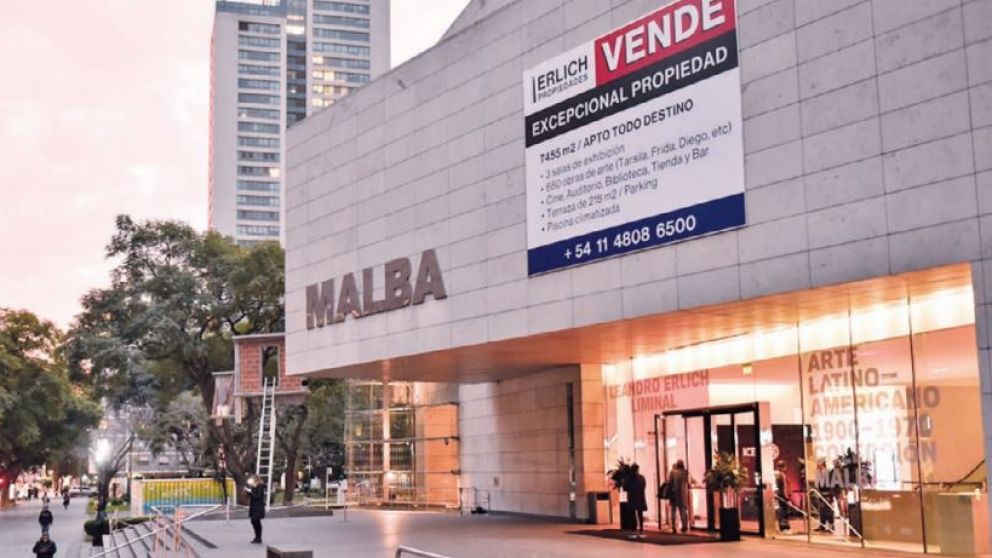 Leandro Erlich desembarca en el Malba con su juego de reflejos