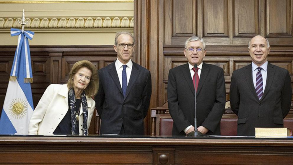 Rosenkrantz, Lorenzetti y Highton presidieron la jura de Pais