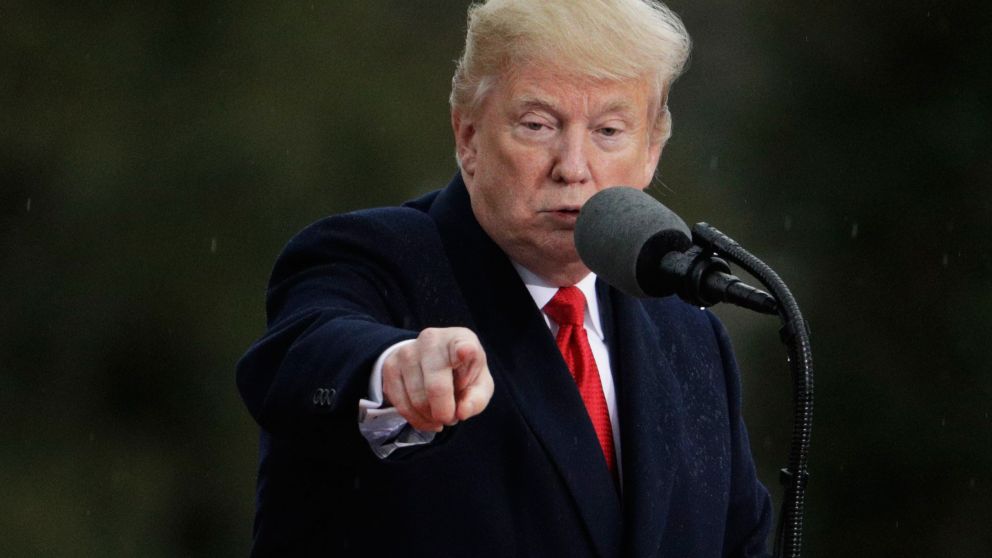 Trump vuelve a uno de sus temas de campaña