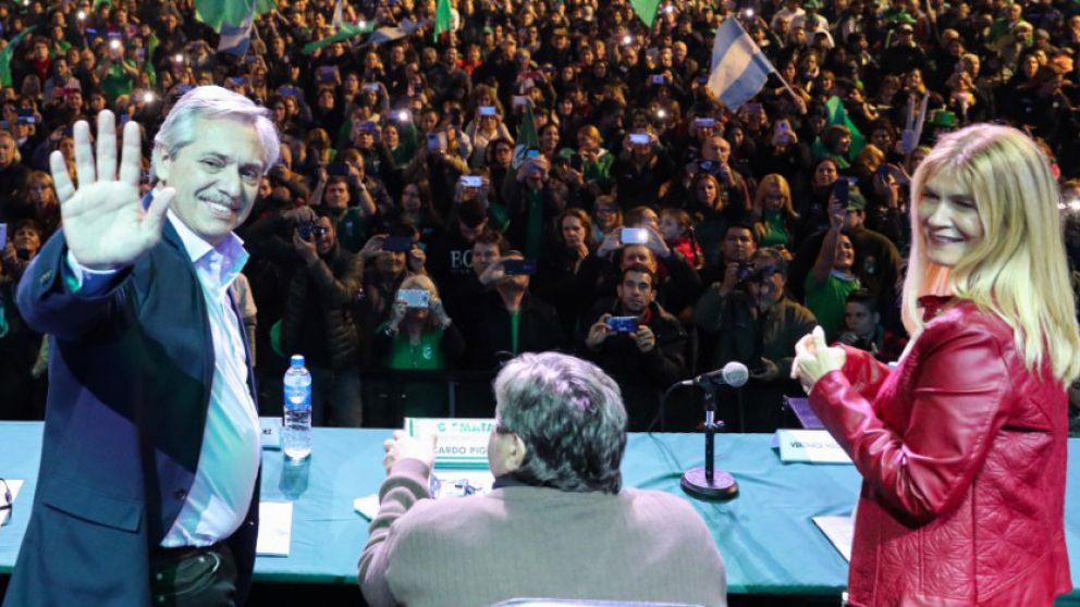 Fernández y Magario compartieron un acto con Pignanelli