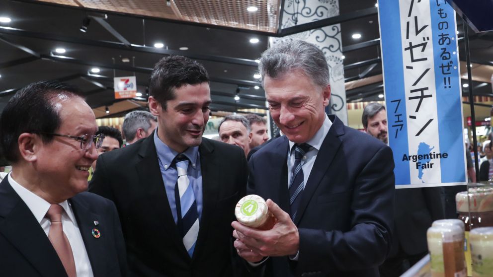 Macri recorrió un súper que vende productos argentinos