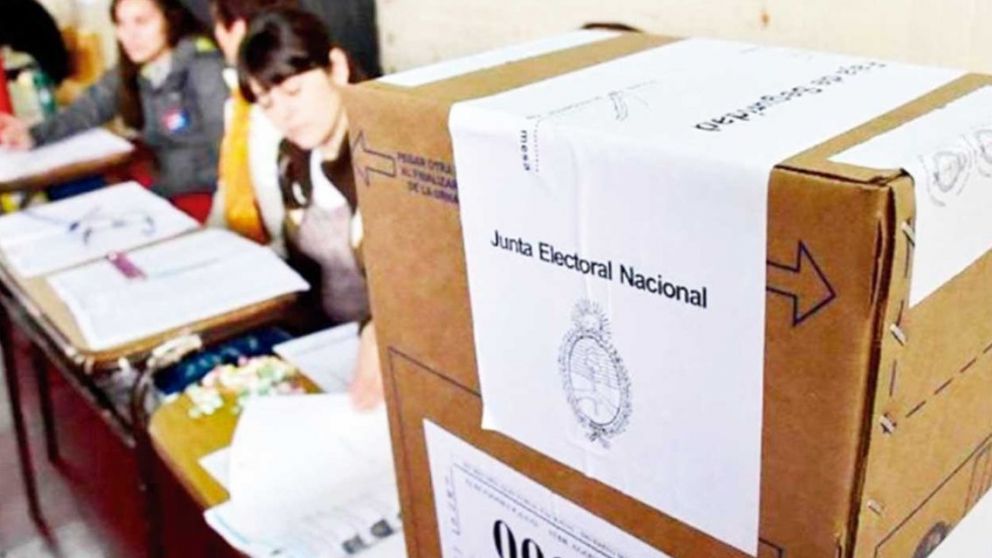 Convalidan voto por correo desde el exterior