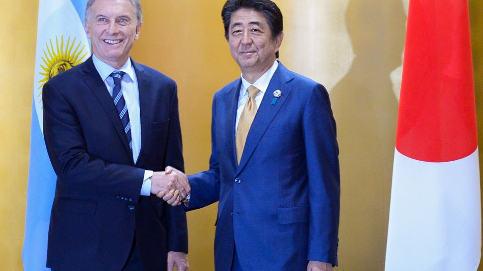 Shinzo Abe recibió al presidente Macri en el hotel Regency Hyatt de Osaka