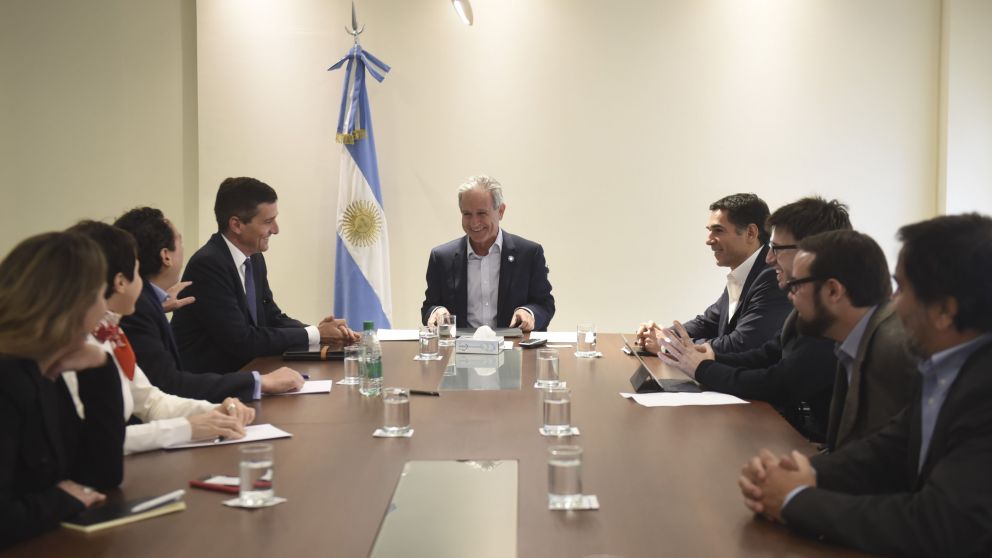 Andrés Ibarra recibió a delegación de Amazon