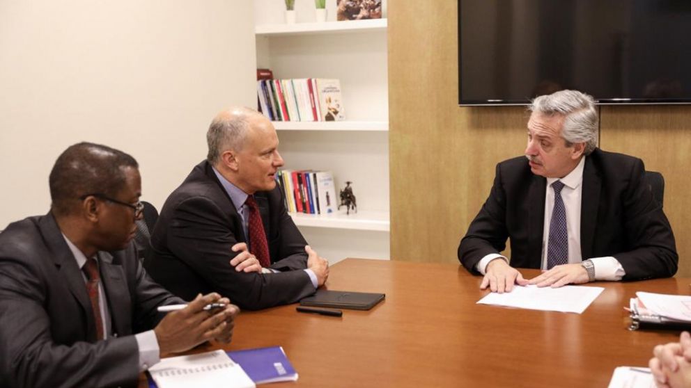 Representantes del Fondo Monetario Internacional se reúnen con opositores