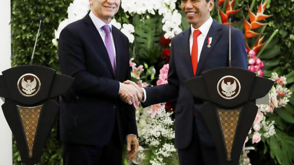 En la previa, Macri fue recibido en Indonesia por Joko Widodo