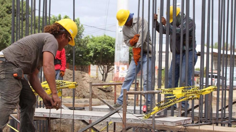 La construcción no logra revertir su caída de los últimos meses