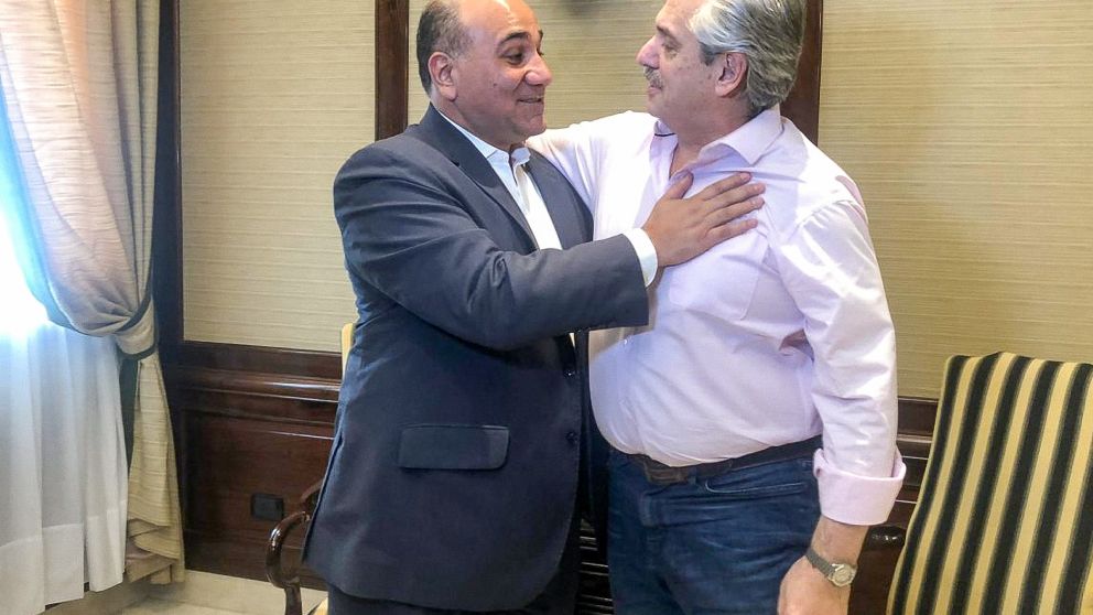 Fernández y Manzur en el sanatorio donde fue atendido el precandidato a presidente