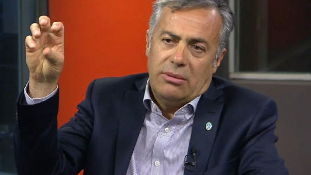 Cornejo agitó la idea de suspender la primarias