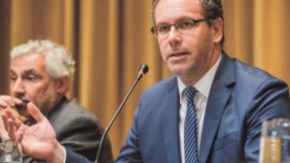 Sandleris ante el desafío de contener la dolarización electoral