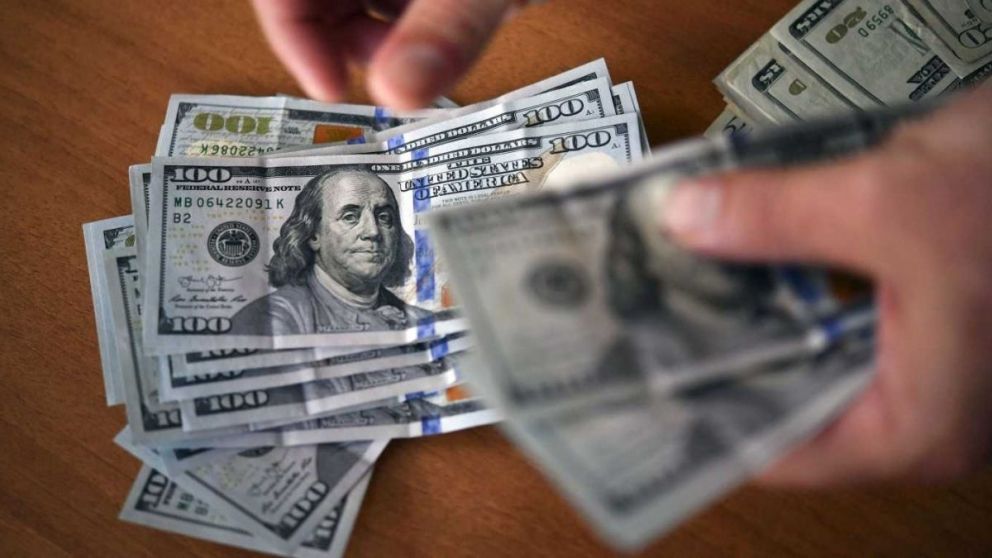 Dolar hoy: cerró en $44,075 promedio para la venta al público