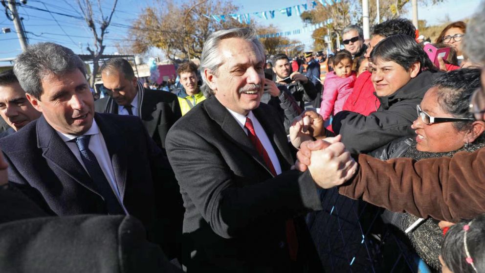 Fernández inició una gira por distintos puntos del país
