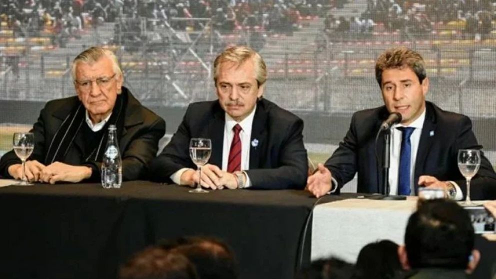 En el día de la Bandera, Fernández brindó una conferencia junto a Uñac y Gioja