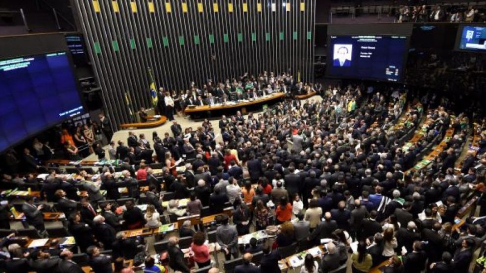 El gobierno necesita 3/5 de los votos para aprobar la reforma