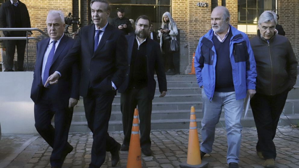Pichetto y Cacho Álvarez se retiran de la reunión con la gobernadora