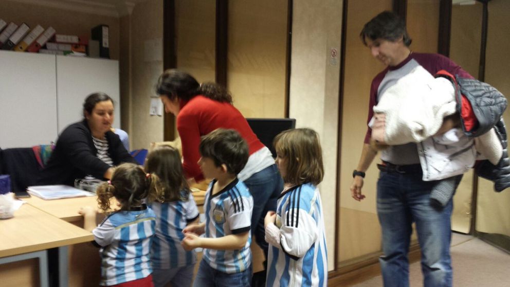 Polémica por el voto postal para argentinos en el exterior