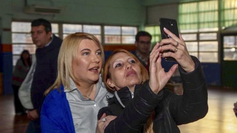Bertone se encamina a la segunda vuelta para retener el Ejecutivo