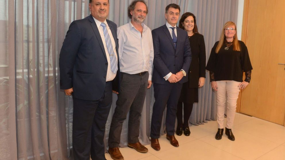 La mesa estuvo encabezada por el vicepresidente del Grupo Cr�nica, Marcelo Carbone, ubicado en el centro