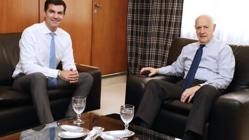 Pese a las deserciones, la tercera vía busca mantenerse en pie