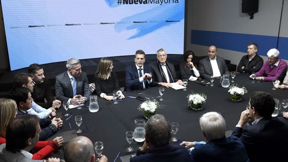 El peronismo se copó las oficinas de Massa en busca de definiciones