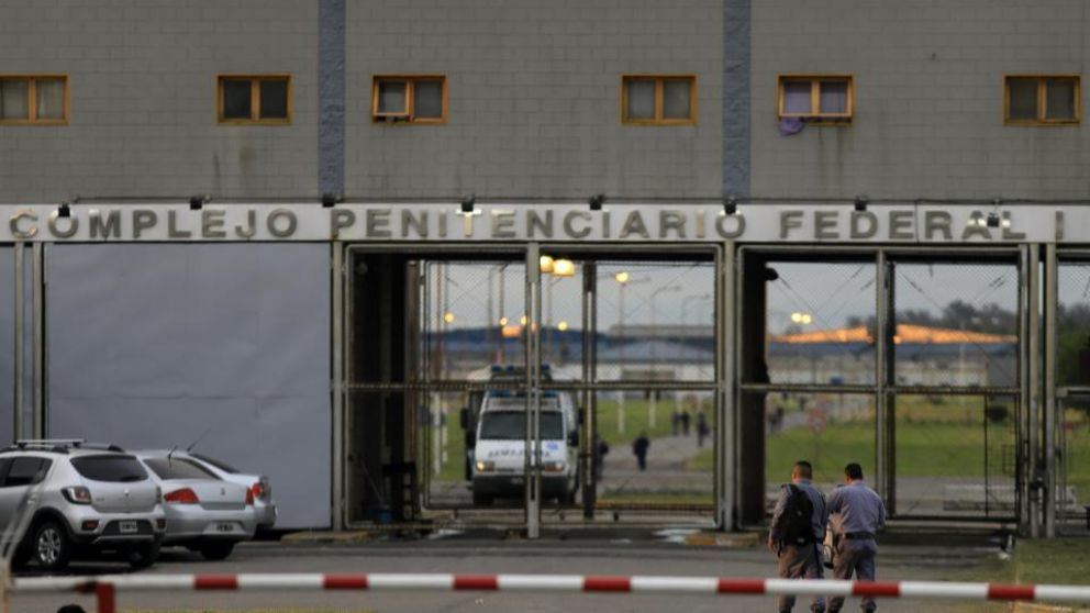 El escándalo se desató tras la publicación de diálogos que mantuvieron dirigentes peronistas con detenidos en el penal de Ezeiza