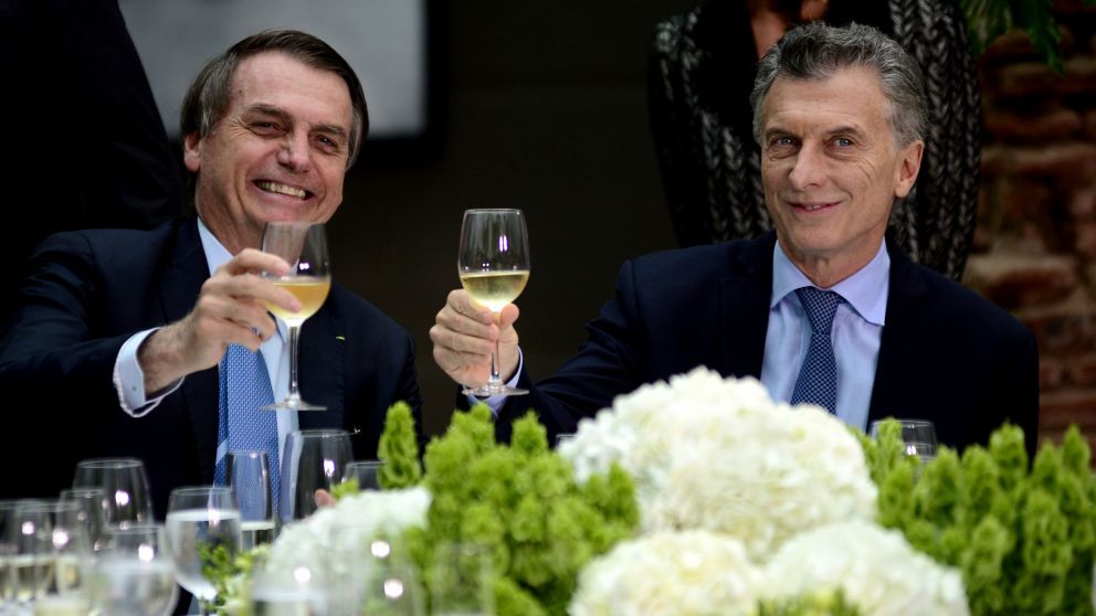 Macri brinda con Bolsonaro, que encabezó una fugaz visita de Estado