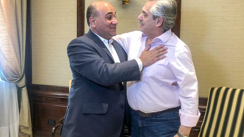 Fernández recibió la visita de Manzur en el Otamendi