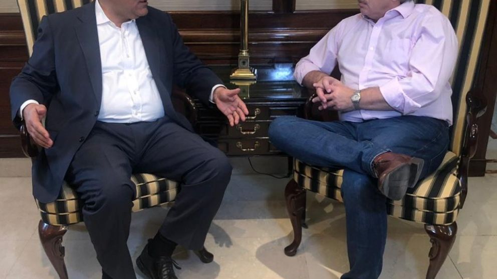 Alberto Fernández recibió a Juan Manzur en el Sanatorio Otamendi
