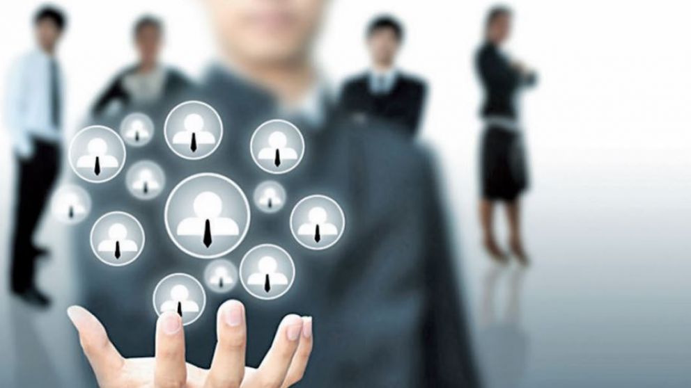 Las empresas tercerizan tareas de oficina