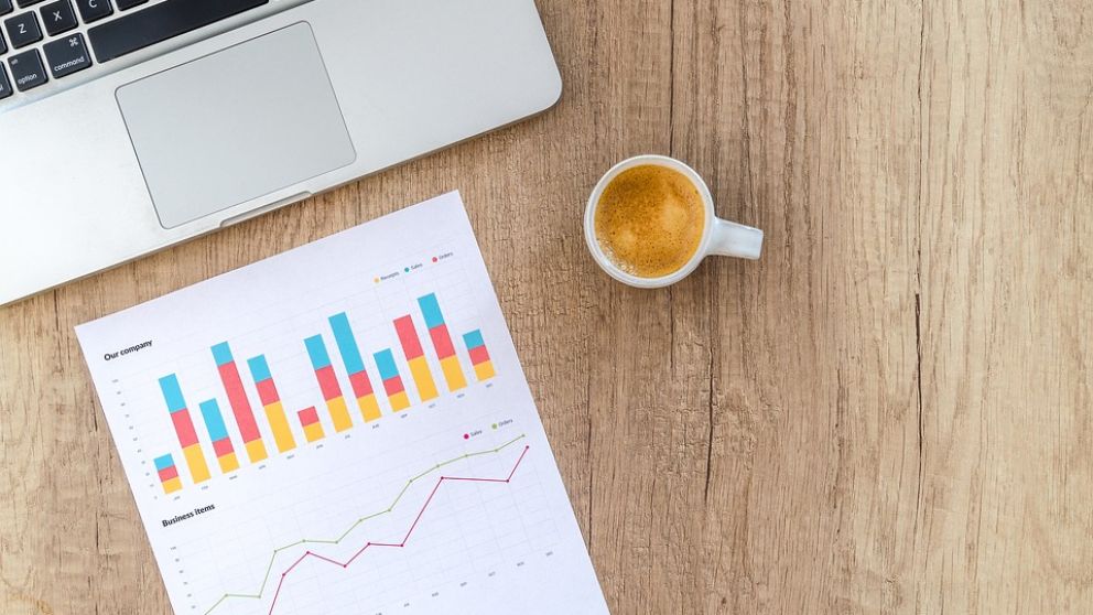 Empleo y salarios en picada, créditos e intereses por las nubes