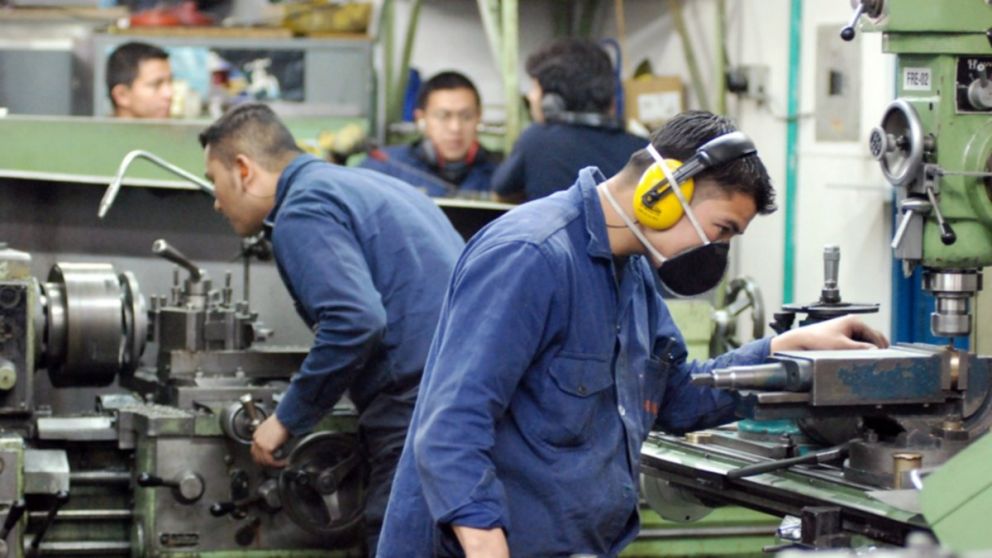 Los salarios están en el peor nivel de la última década y abajo del promedio de América del Sur