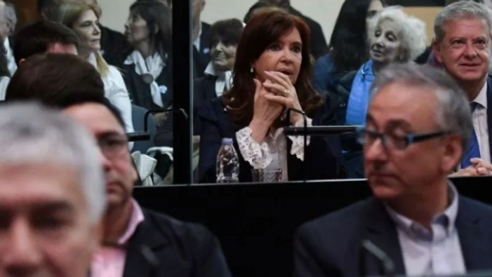 Con Cristina presente, la sala comienza la segunda audiencia