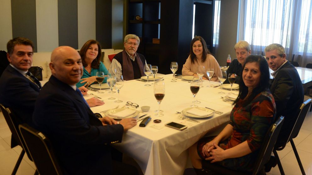 El CEO del Grupo Crónica, Raúl Olmos, encabezó el encuentro con los dirigentes