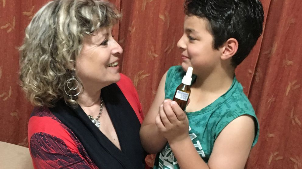 Revocan autorizaci�n para que una madre cultive cannabis para su hijo con Tourette 