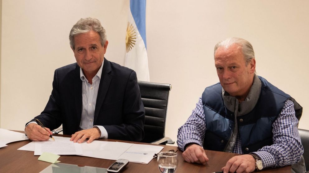 Ibarra y Rodríguez sellaron el acuerdo esta mañana