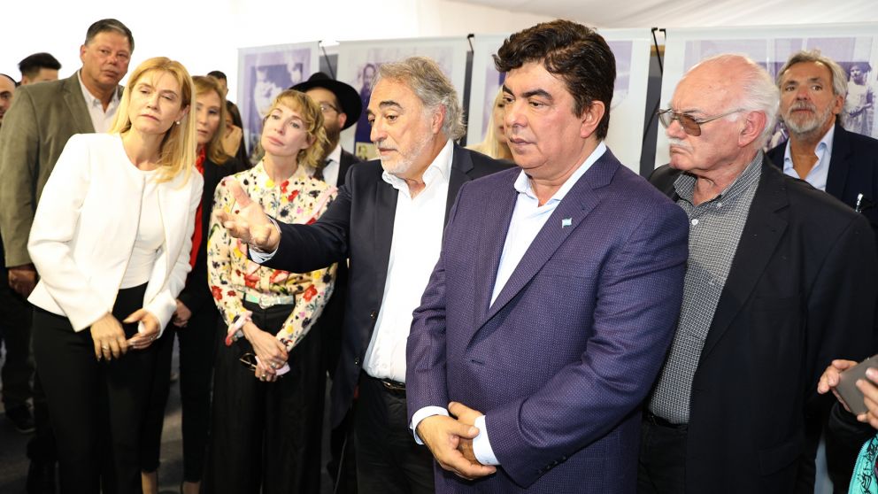 Magario y Espinoza recorrieron la muestra en La Matanza