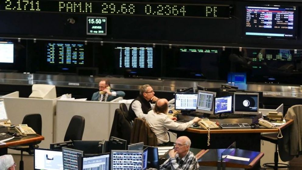 Después del mediodía se ubicaba en los 31.952,13 puntos