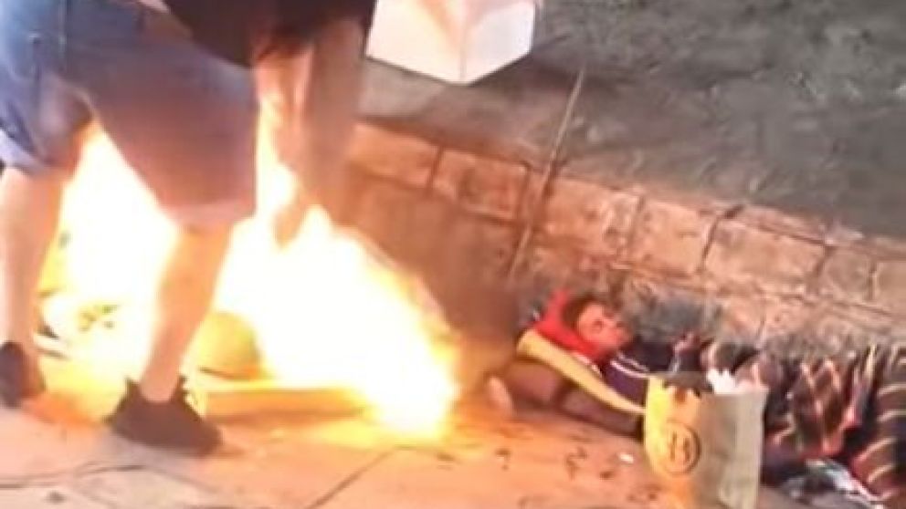 Prendieron fuego a dos indigentes en Mataderos