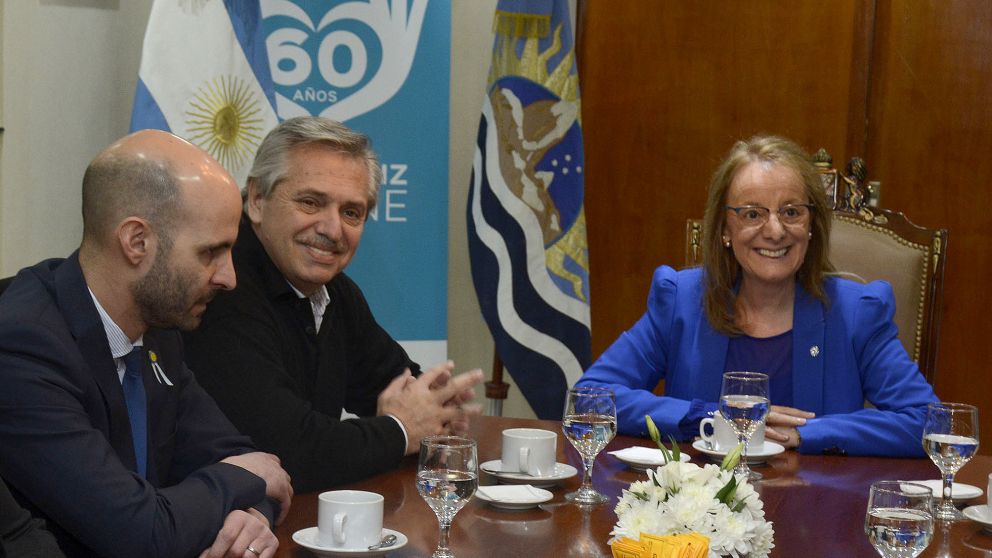 Fernández compartió una reunión con Alicia Kirchner y su gabinete