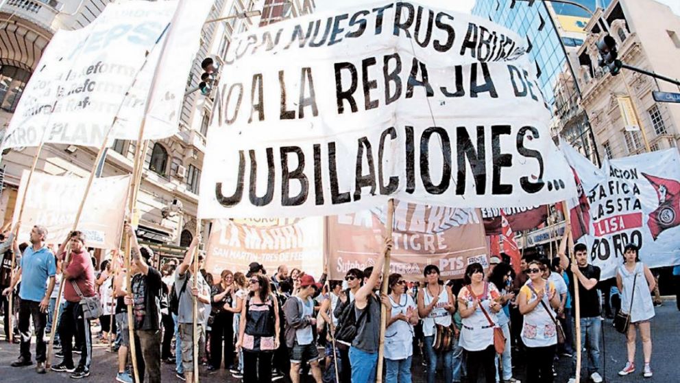 La reforma previsional, votada en medio de fuertes protestas, fue sólo el primer paso