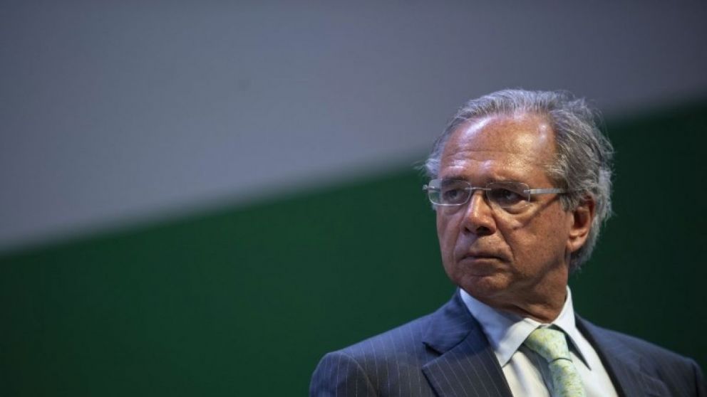 Bolsonaro hace macrismo y se endeuda para pagar gasto social