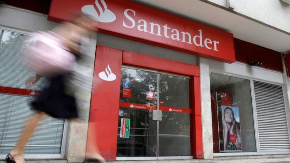 El Santander prevé recortar 3.700 empleos y cerrar 1.150 sucursales en España