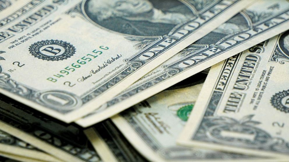 Con un nuevo instrumento de Hacienda, el dólar tiende a la baja