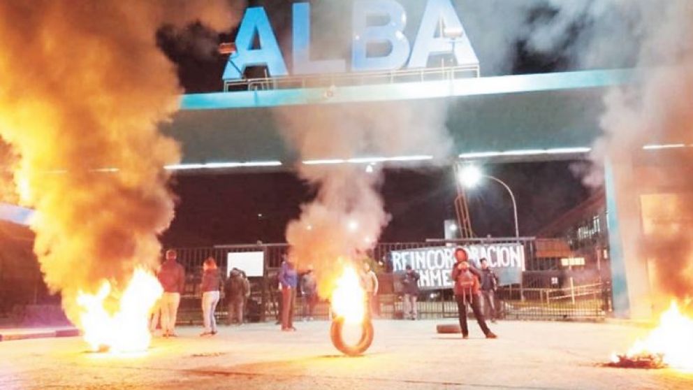 Ayer hubo protestas frente a la fábrica de la empresa