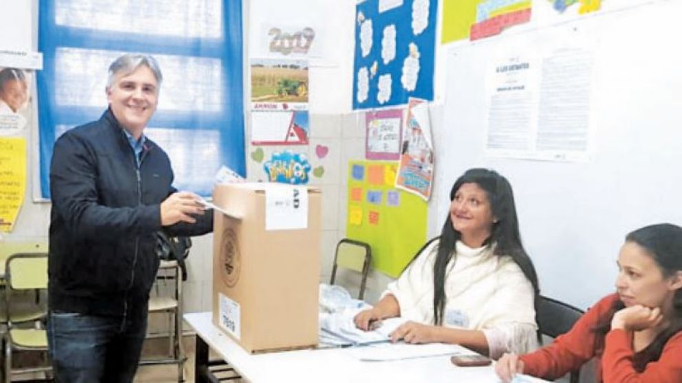 Llaryora vota en San Francisco; por la noche festejó en la capital